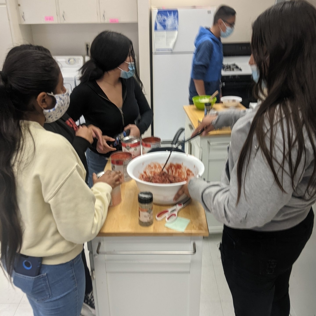 8th grade making lasagna